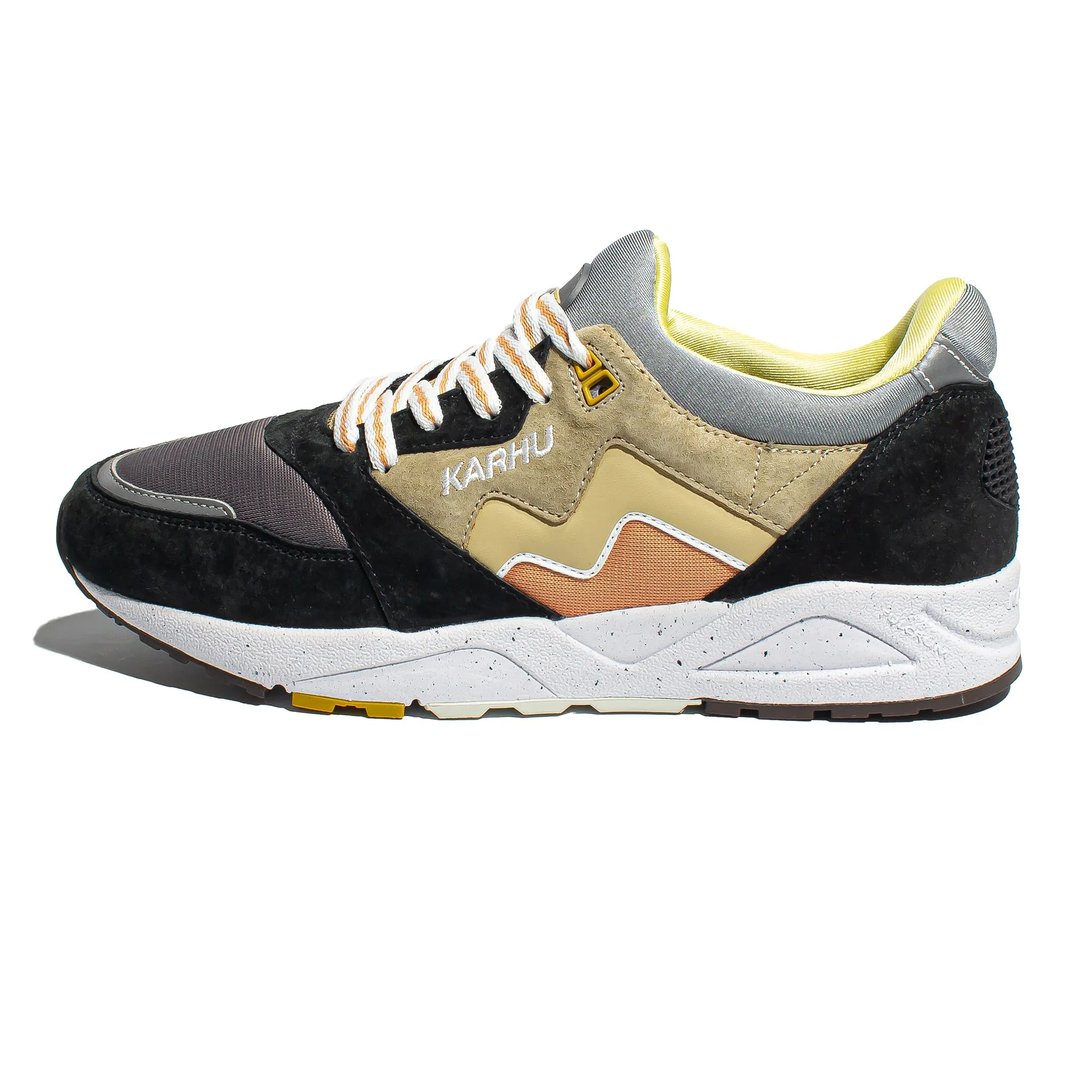 Karhu Aria Jet Black/Taos Taupe